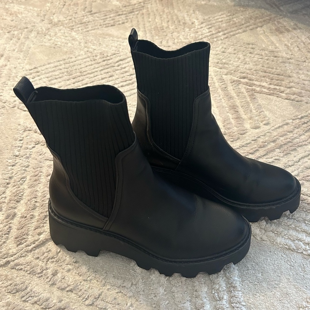 Women’s Villa Chelsea Boot - DV Dolce Vita
